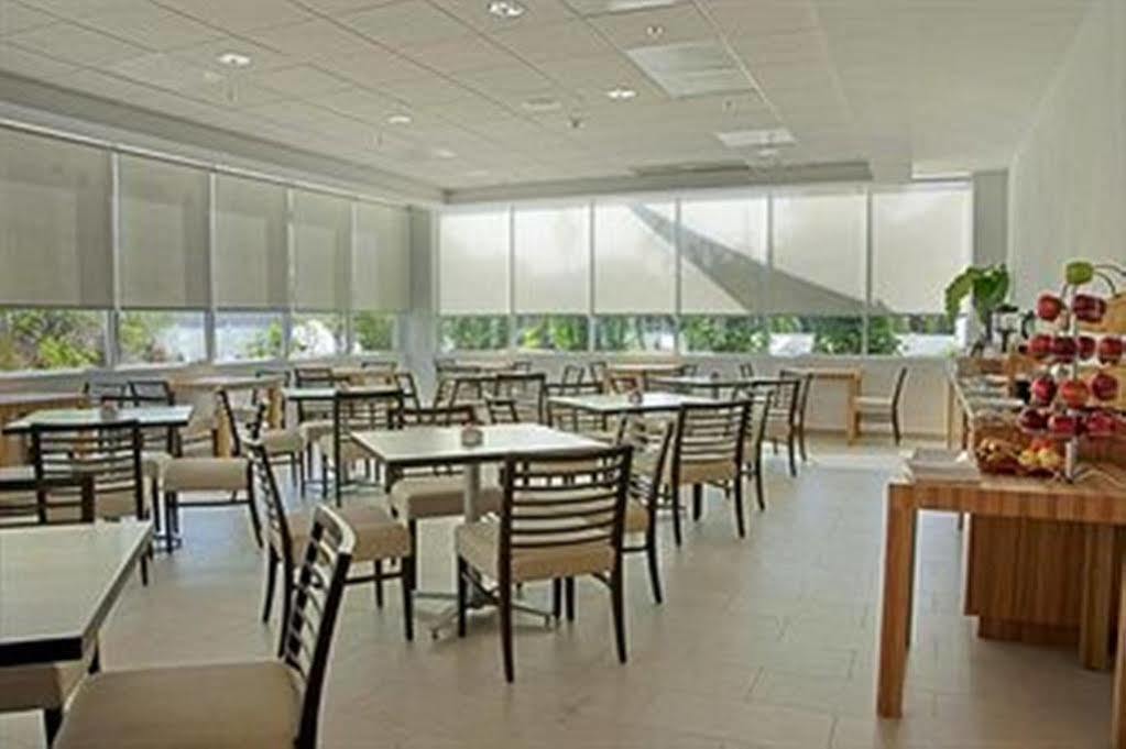 Costa Bahia Hotel, Convention Center And Casino Guayanilla Restaurant photo